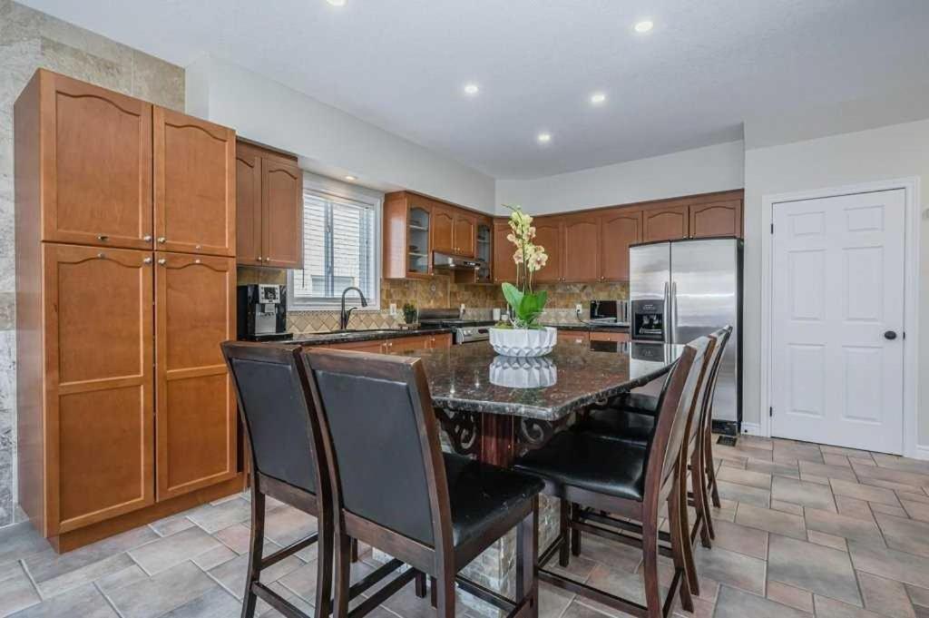 Comfortable Modern Room Near Ykf Airport III Kitchener Exterior foto